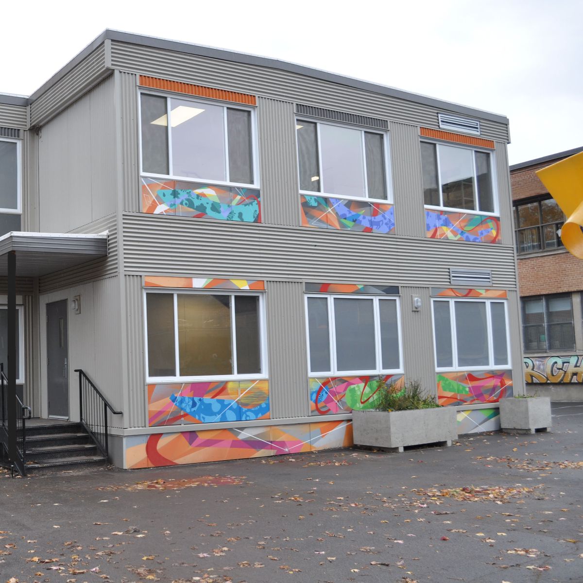 Construction d'une école en bâtiment modulable.